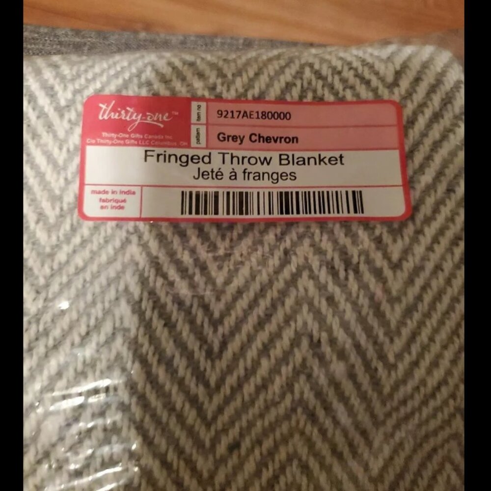 Thirty-One Fringed Throw Blanket Grey Chevron NEW 60"x50"